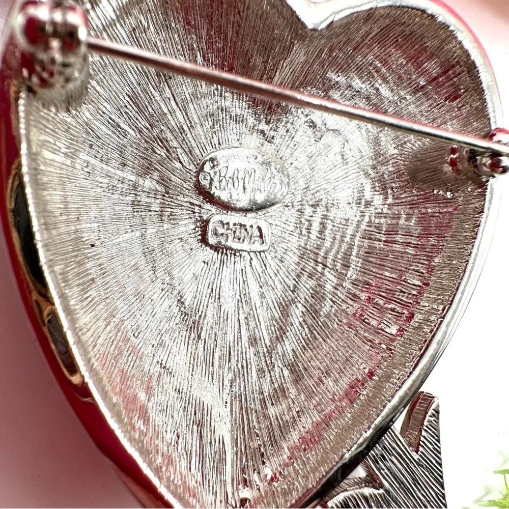 VINTAGE⚜️BOB MACKIE Red Enamel Heart & Arrow Brooch